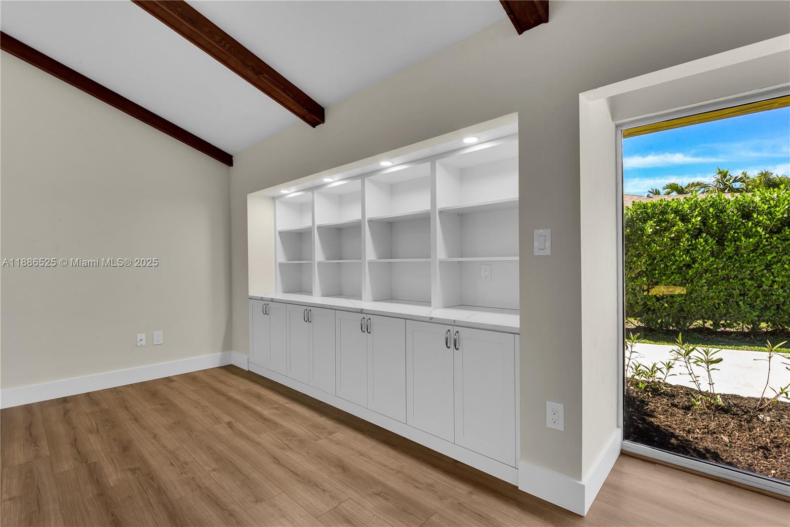 PALM RIVER ESTATES - Residential