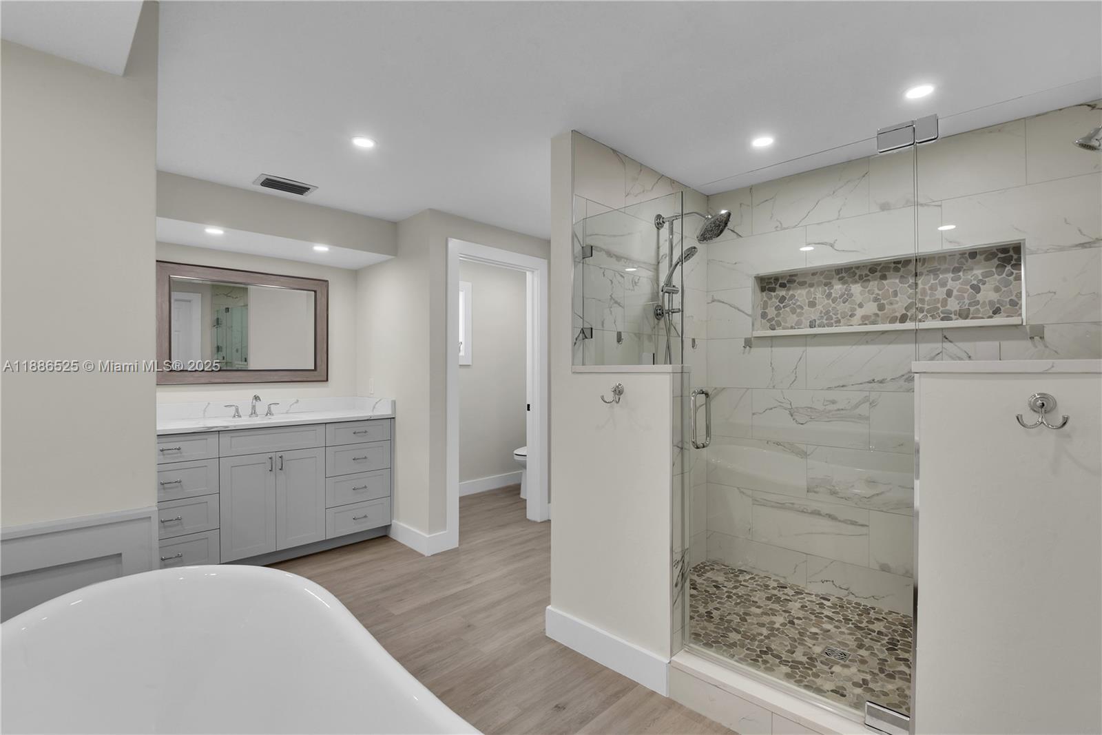 PALM RIVER ESTATES - Residential