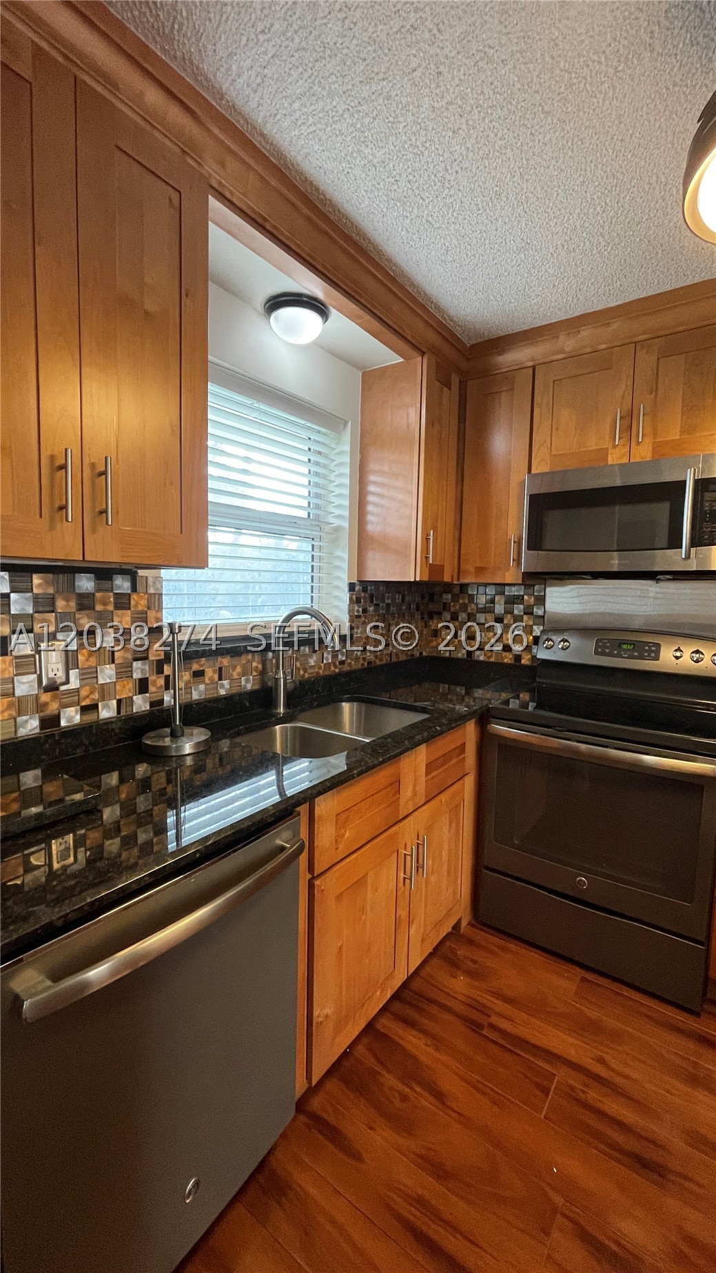 531 W Kalmia Dr 5