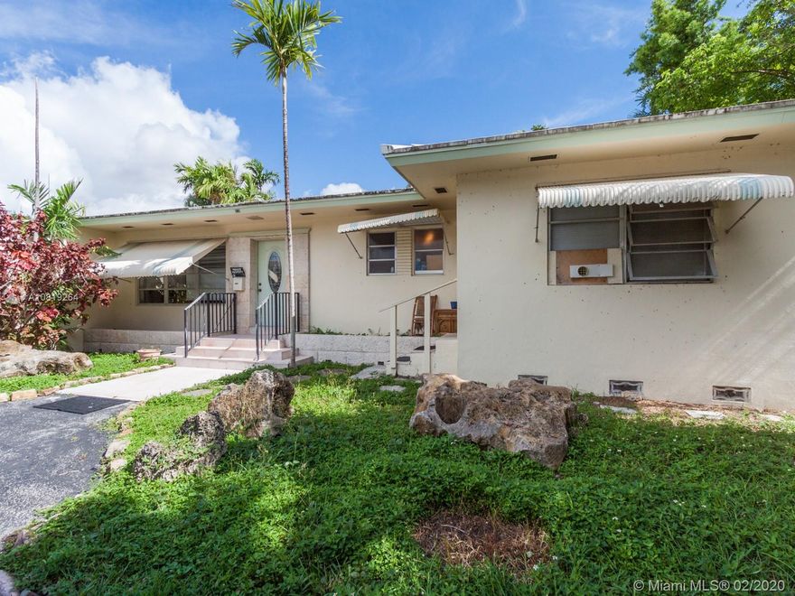 North Miami Beach  House For Rent 2br/1ba. Large Fenced Yard, Circular Driveway, Wood Floors, Washer and Dryer in Unit, Central AC. Walk to Houses of Worship, Shopping, Restaurants, and More.