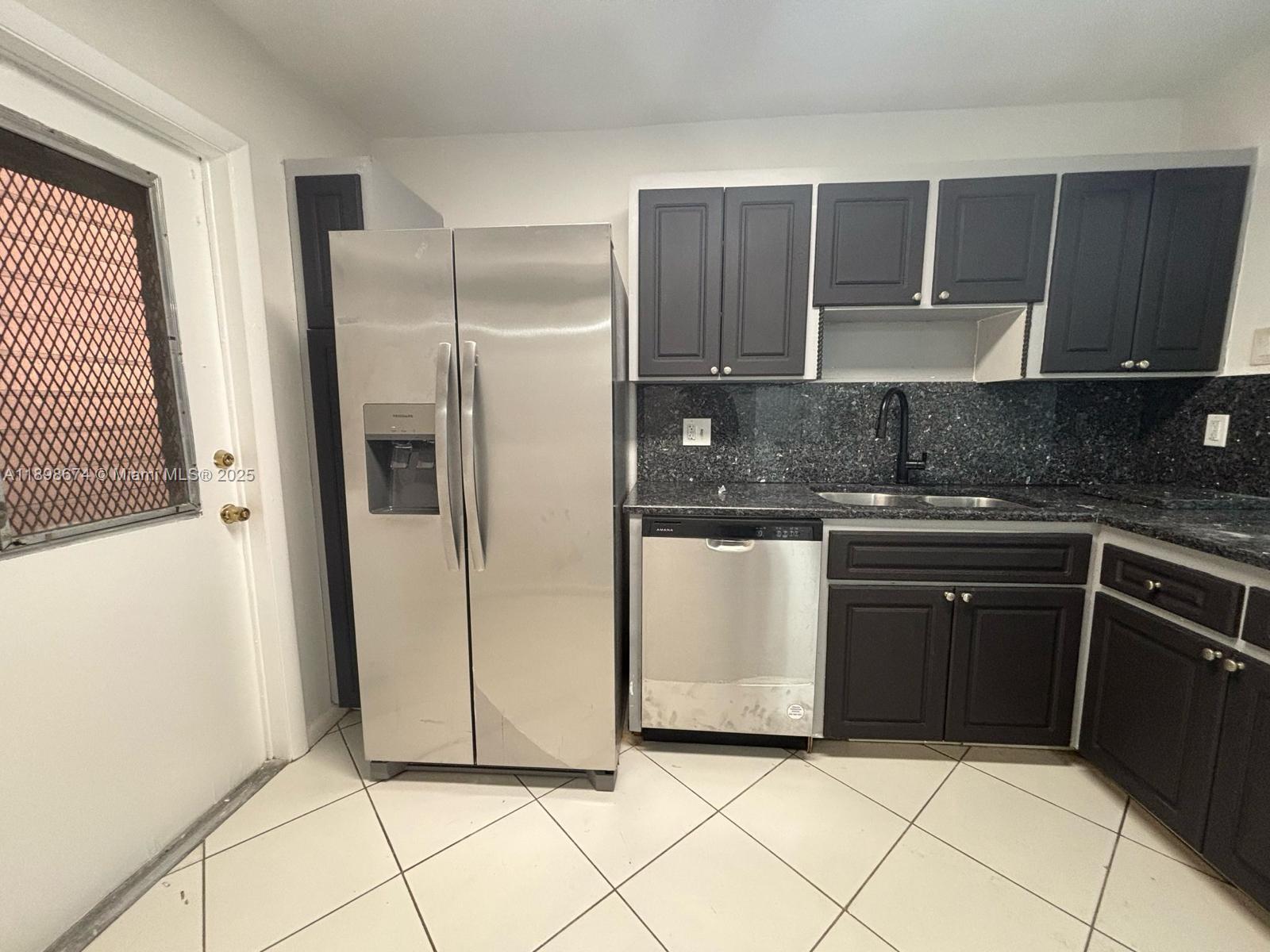 FIRST GULFSTREAM GARDEN - Residential Lease