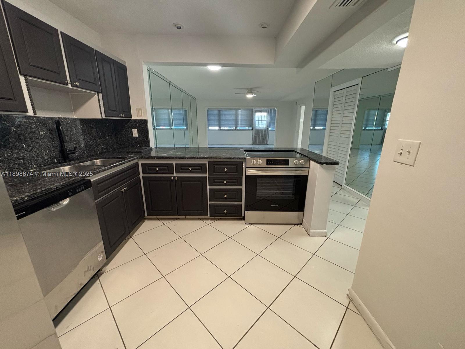 FIRST GULFSTREAM GARDEN - Residential Lease