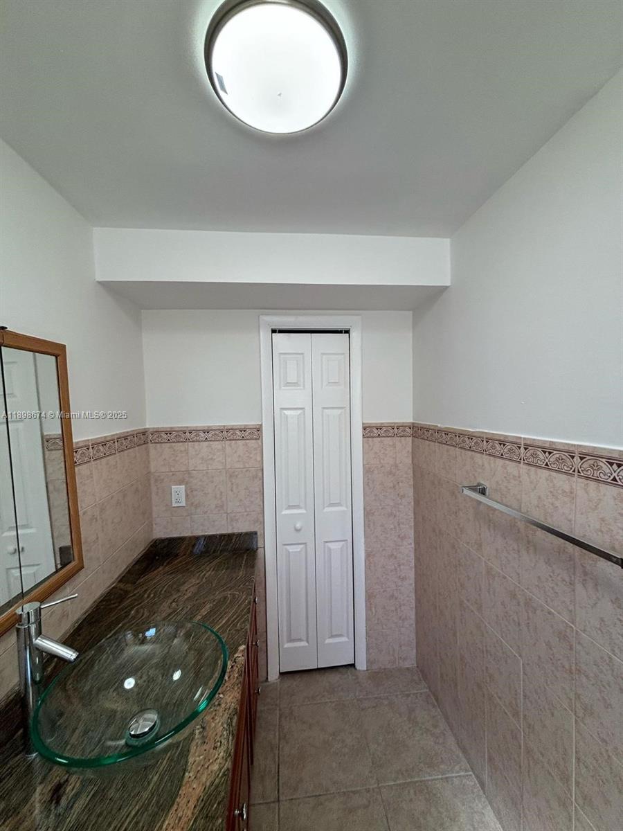 FIRST GULFSTREAM GARDEN - Residential Lease