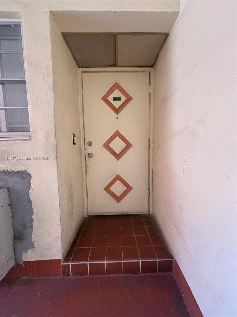 FIRST GULFSTREAM GARDEN - Residential Lease