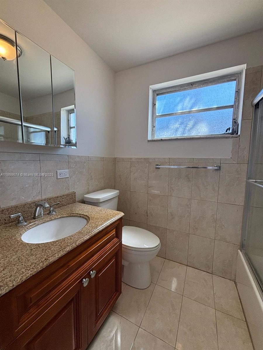 FIRST GULFSTREAM GARDEN - Residential Lease