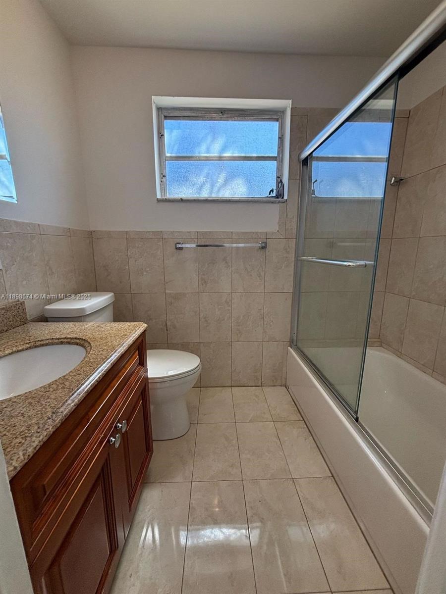 FIRST GULFSTREAM GARDEN - Residential Lease