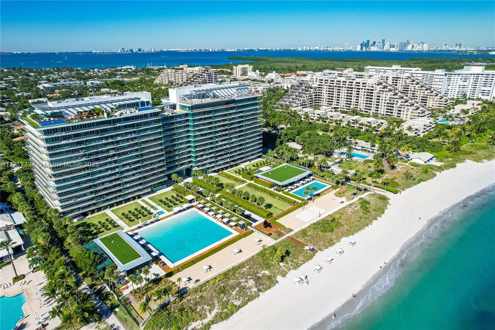 Key Biscayne, Florida 33149, United States, 4 Bedrooms Bedrooms, ,7 BathroomsBathrooms,Residential,Pending,22615