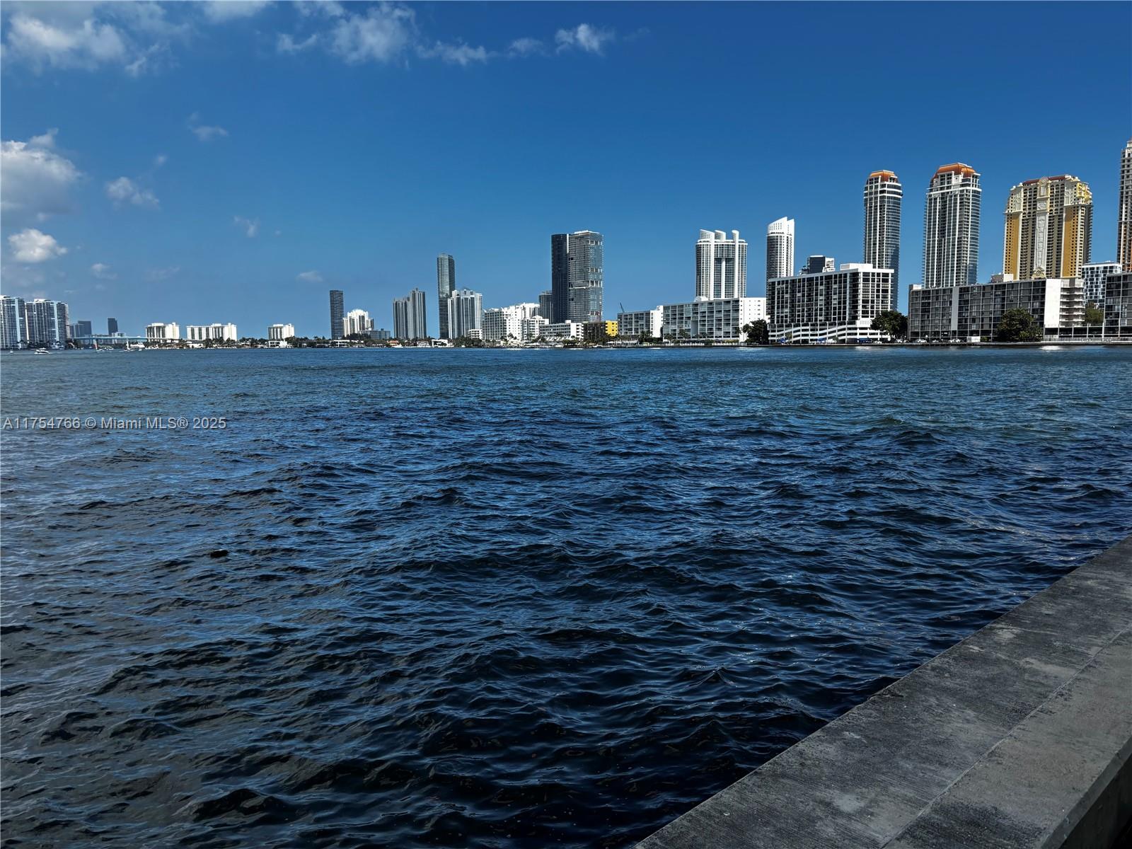 WINSTON TOWERS 500 CONDO - Residential