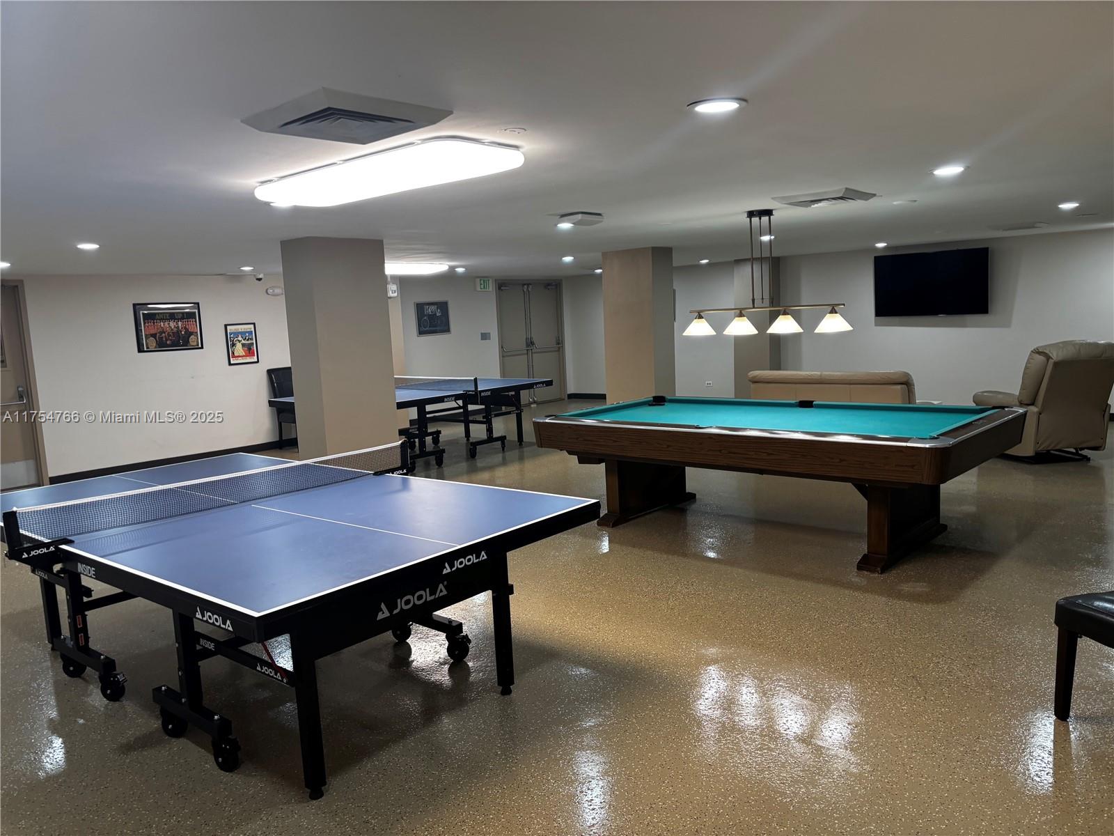 WINSTON TOWERS 500 CONDO - Residential