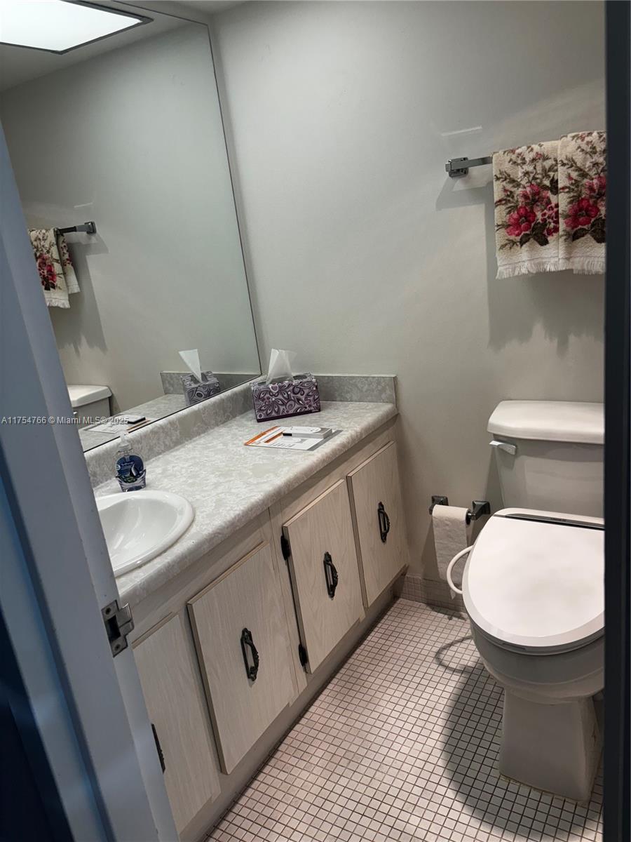 WINSTON TOWERS 500 CONDO - Residential