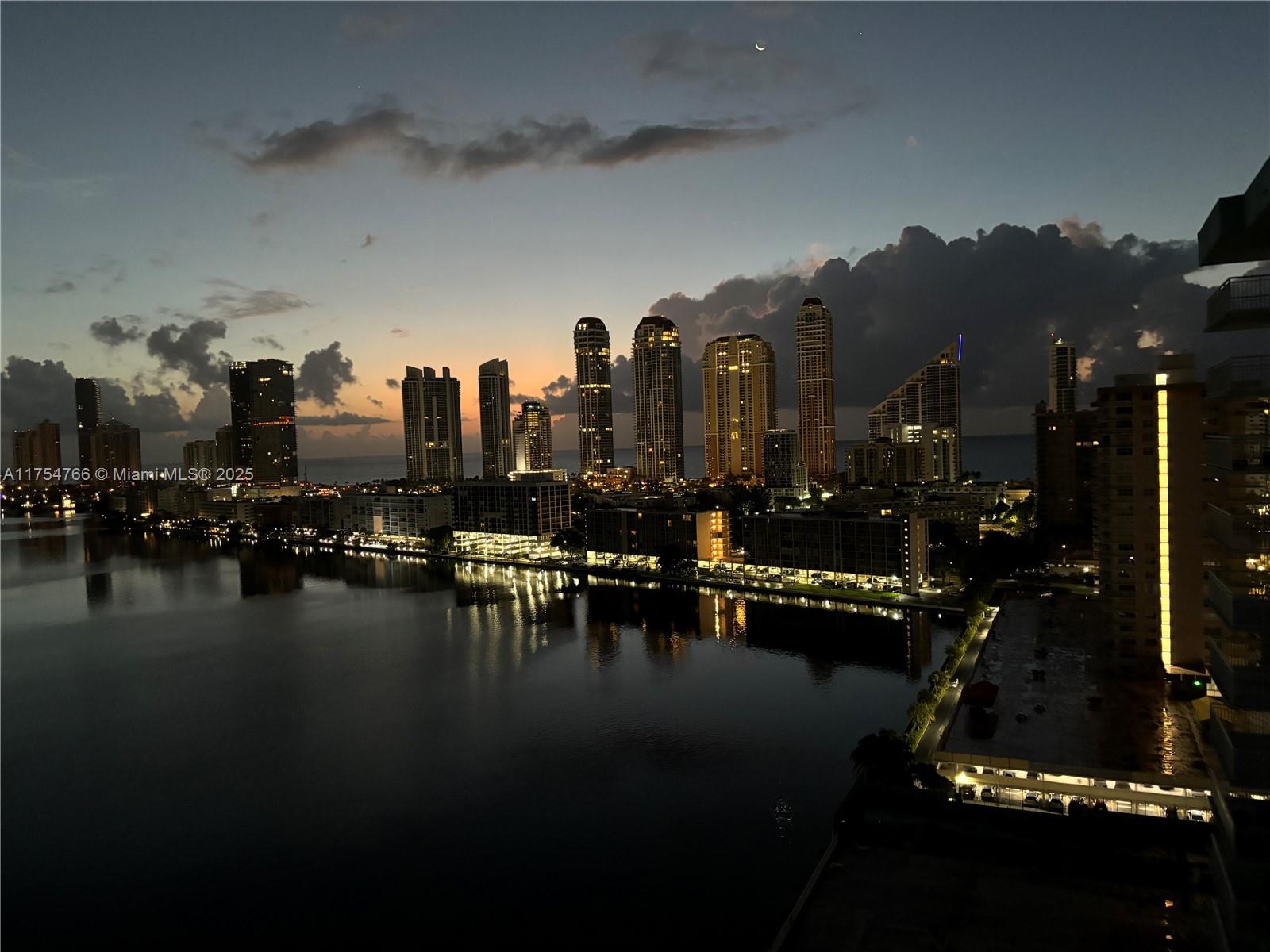 WINSTON TOWERS 500 CONDO - Residential