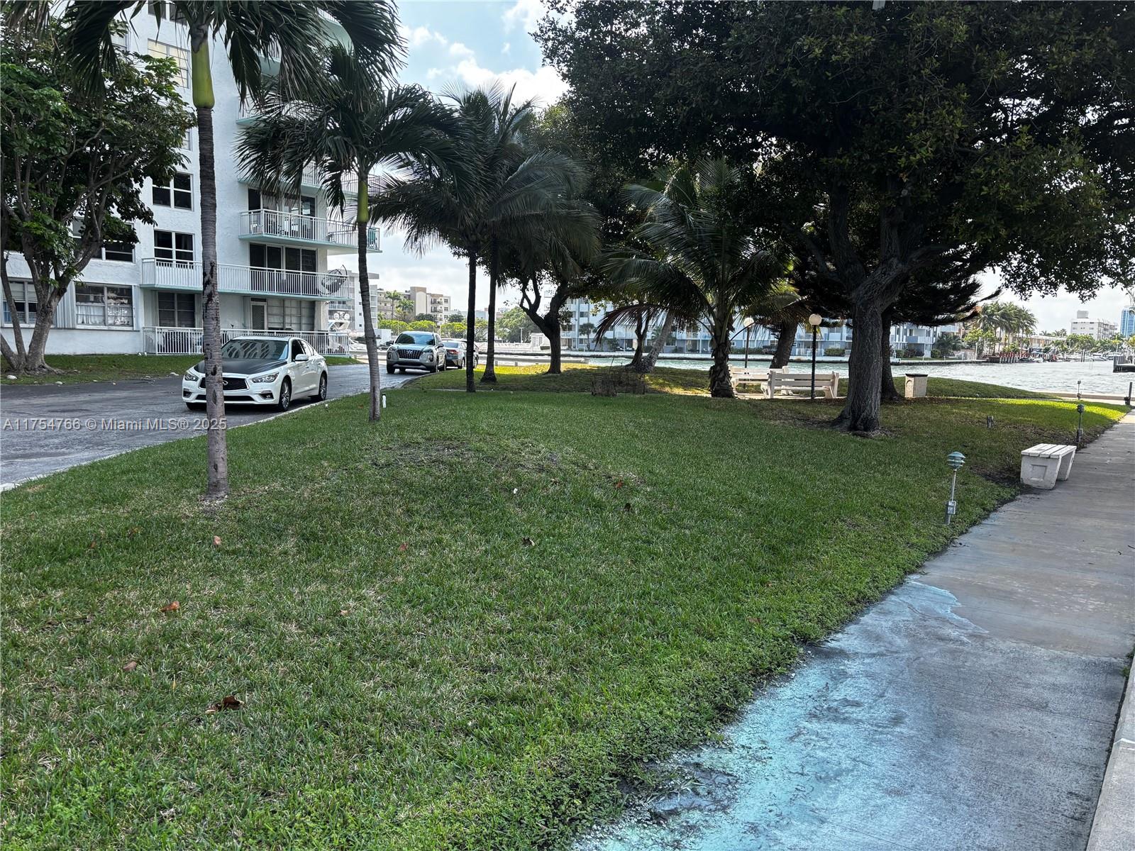 WINSTON TOWERS 500 CONDO - Residential