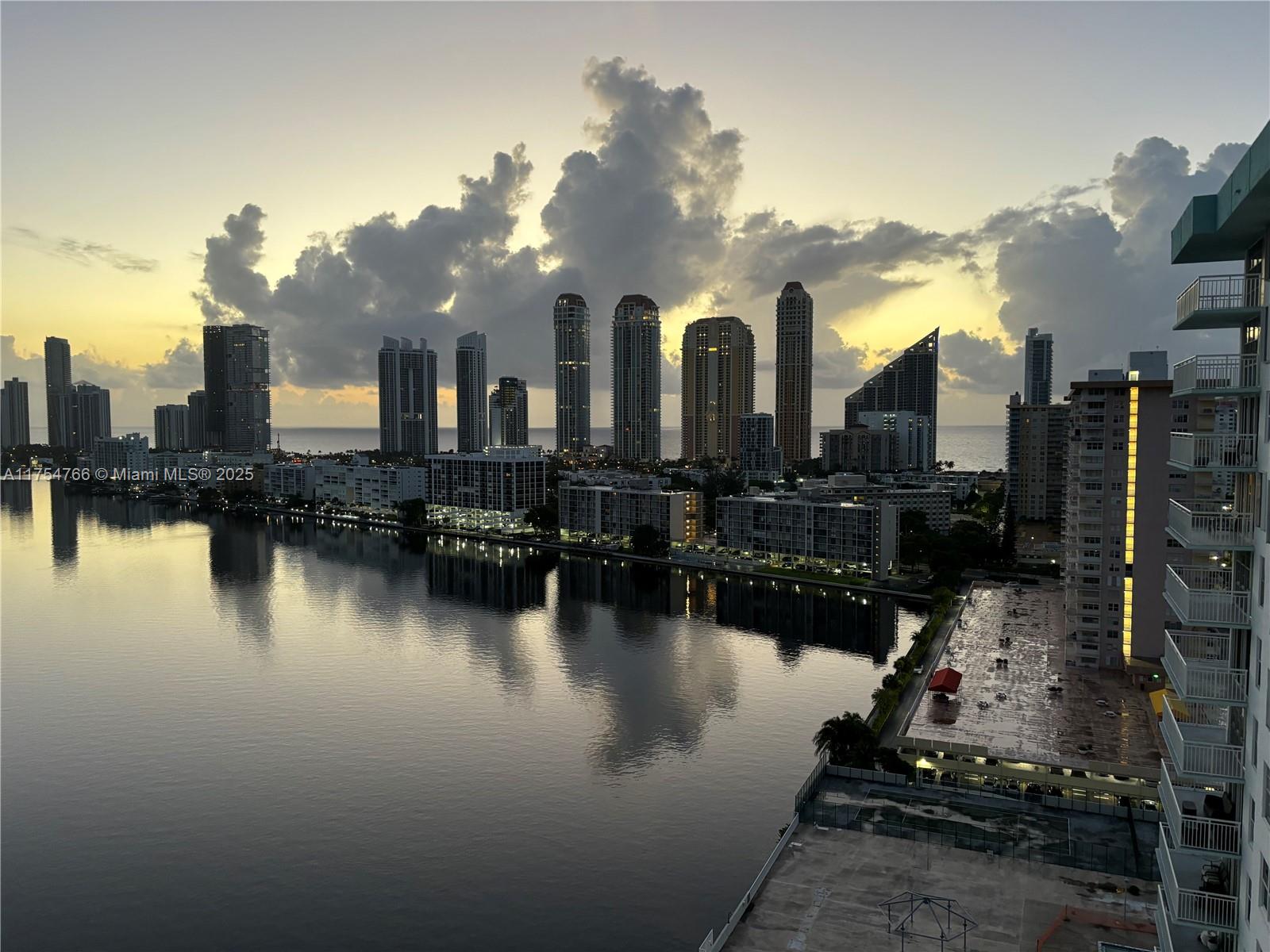 WINSTON TOWERS 500 CONDO - Residential