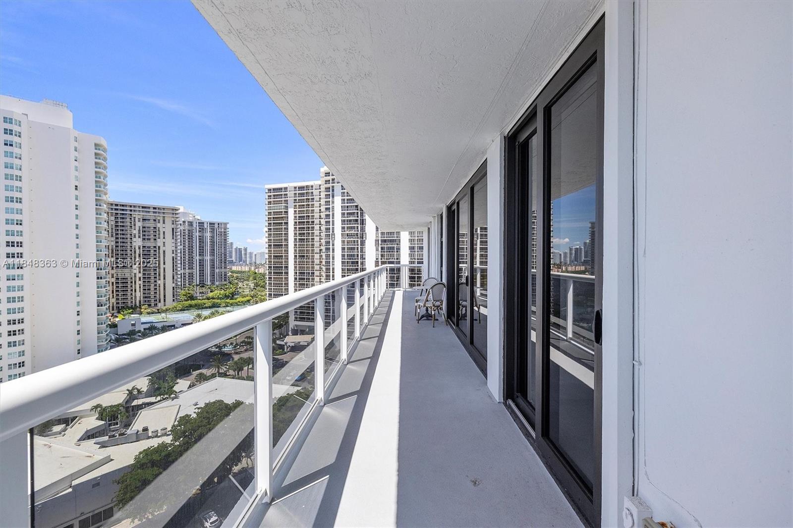 20515 E Country Club Dr 1747, Aventura, FL, 33180/$750,000 4 20515 E Country Club Dr 1747