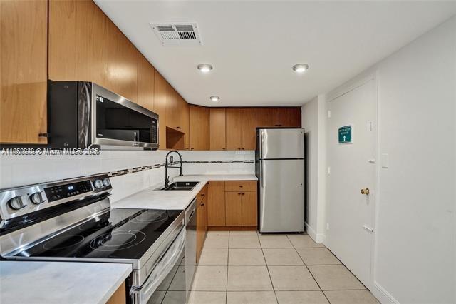 Top floor unit 2/2, freshly painted in very good shape, condo in North Miami Beach offers 1,023 sqft of living space with fantastic amenities, including a pool, gym, on-site management, and night security patrols. Located in a prime area.