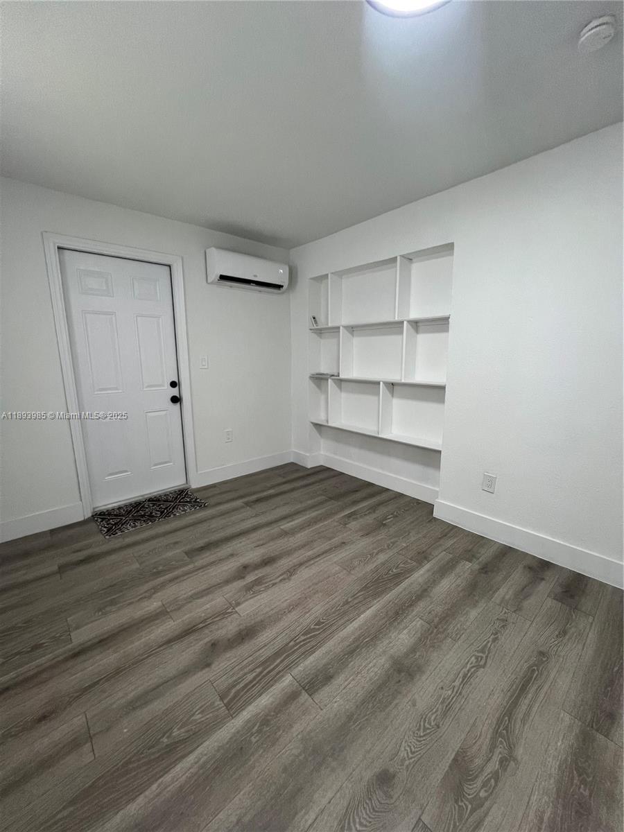 MARK-ALAN MANOR - Residential