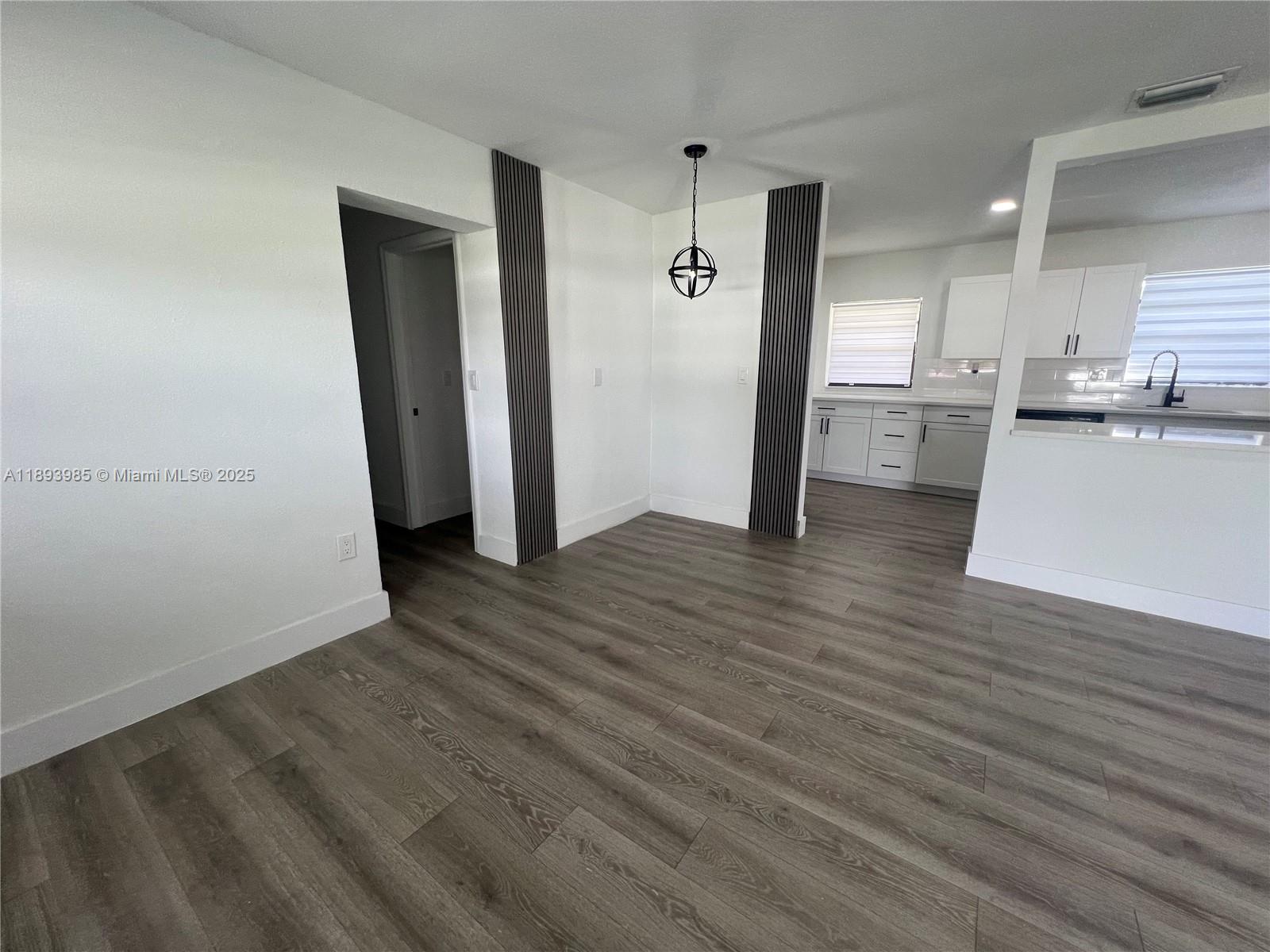 MARK-ALAN MANOR - Residential