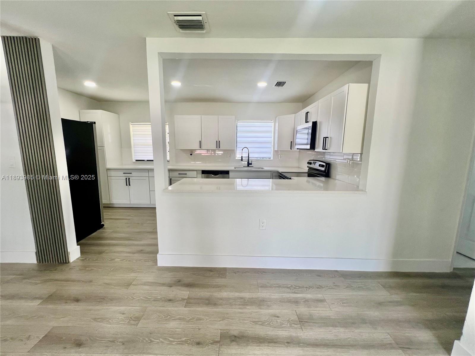 MARK-ALAN MANOR - Residential