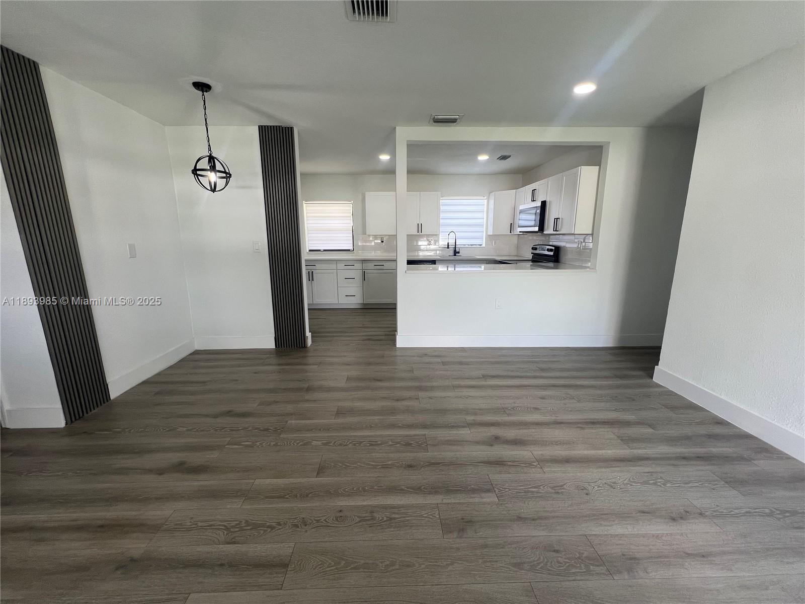 MARK-ALAN MANOR - Residential