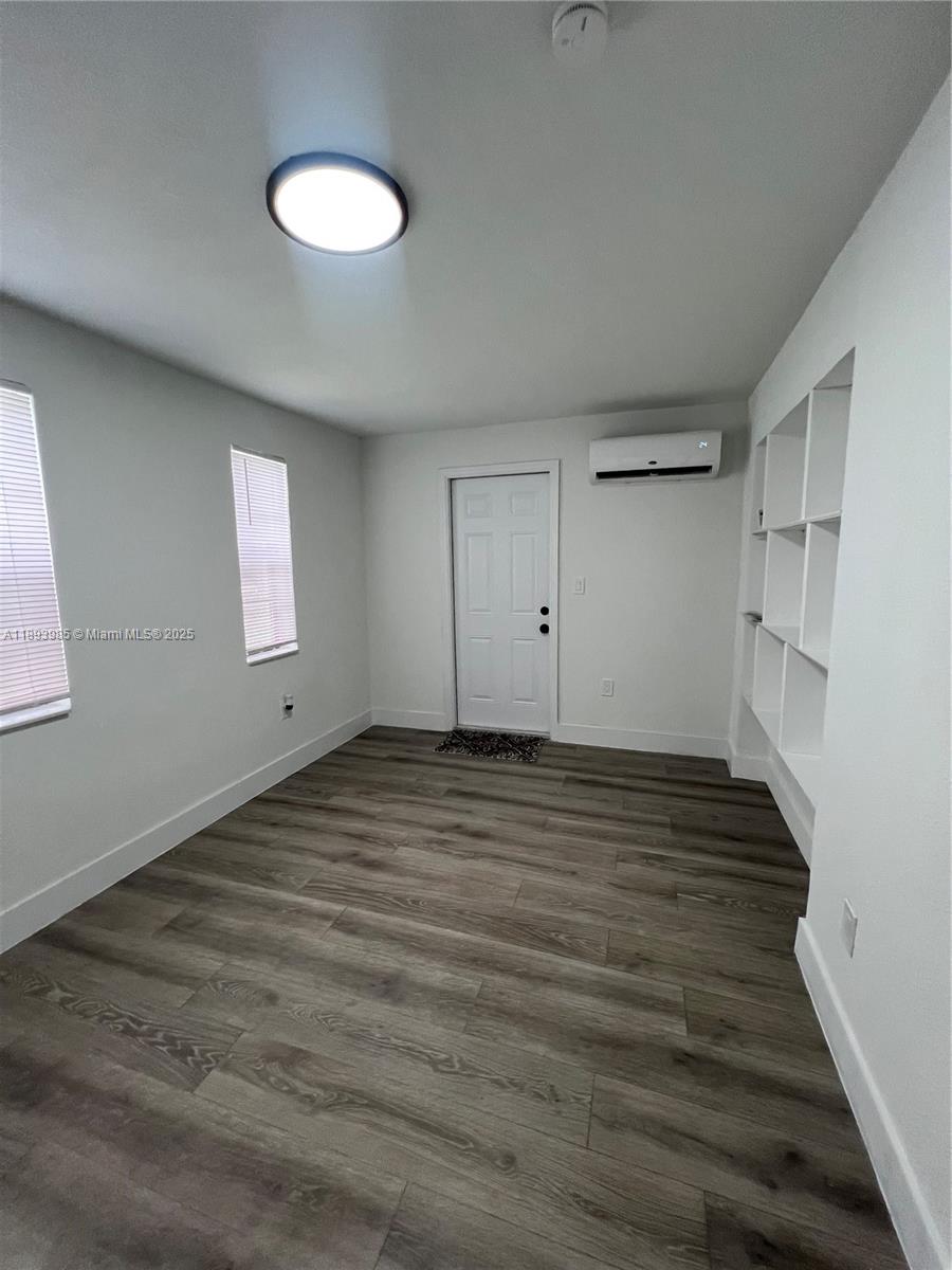 MARK-ALAN MANOR - Residential