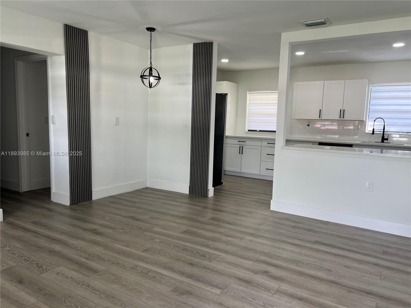 MARK-ALAN MANOR - Residential