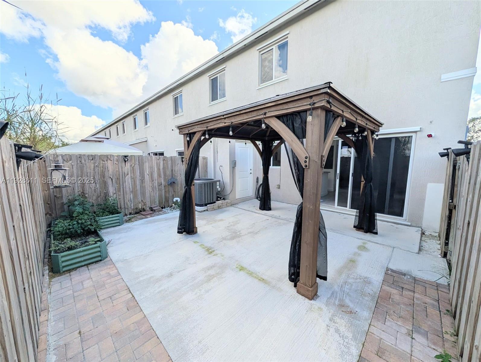 FOREST PARK VILLAS - Residential Lease