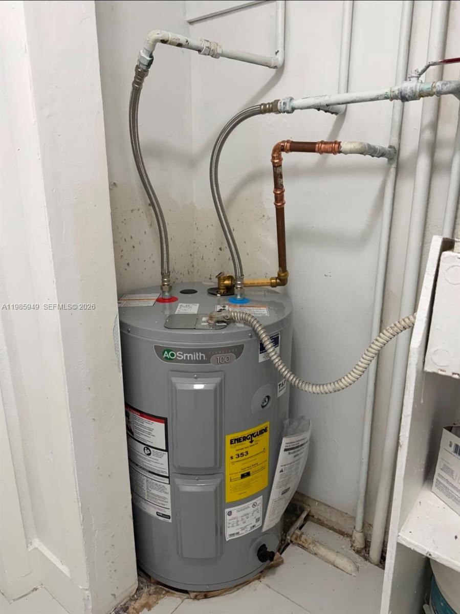 MILLER LAKE CONDO - Residential Lease