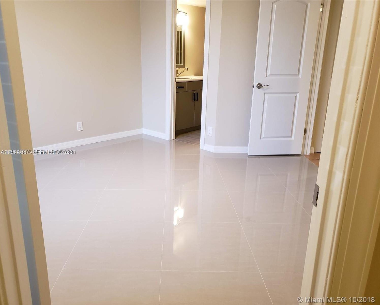 216 Lake Pointe Dr 120