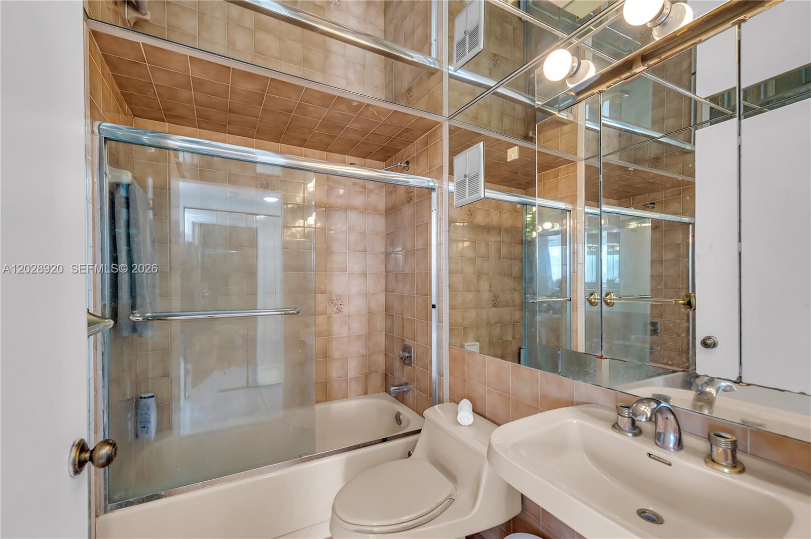 PORTUGAL TOWERS CONDO - Residential