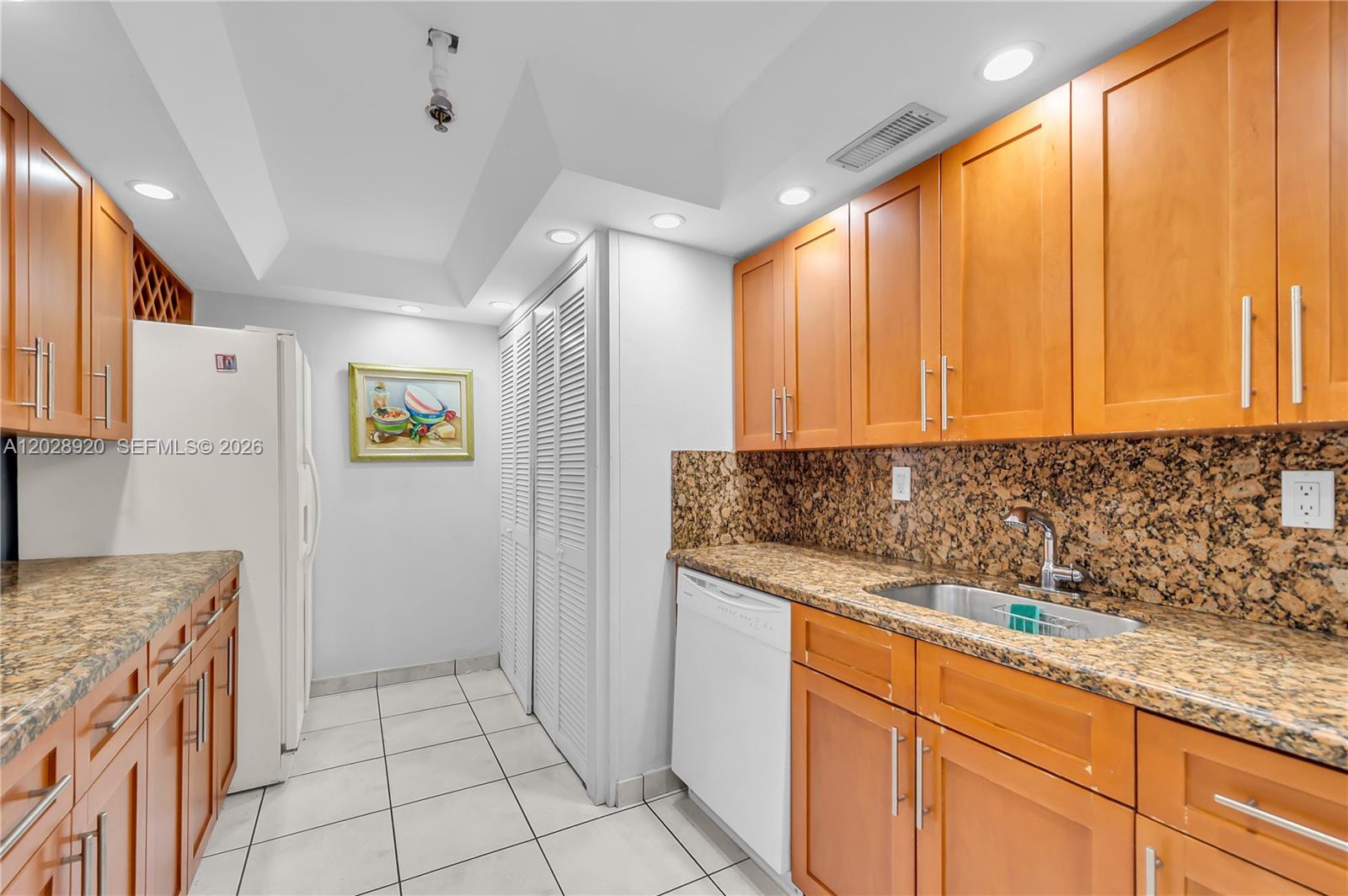 PORTUGAL TOWERS CONDO - Residential