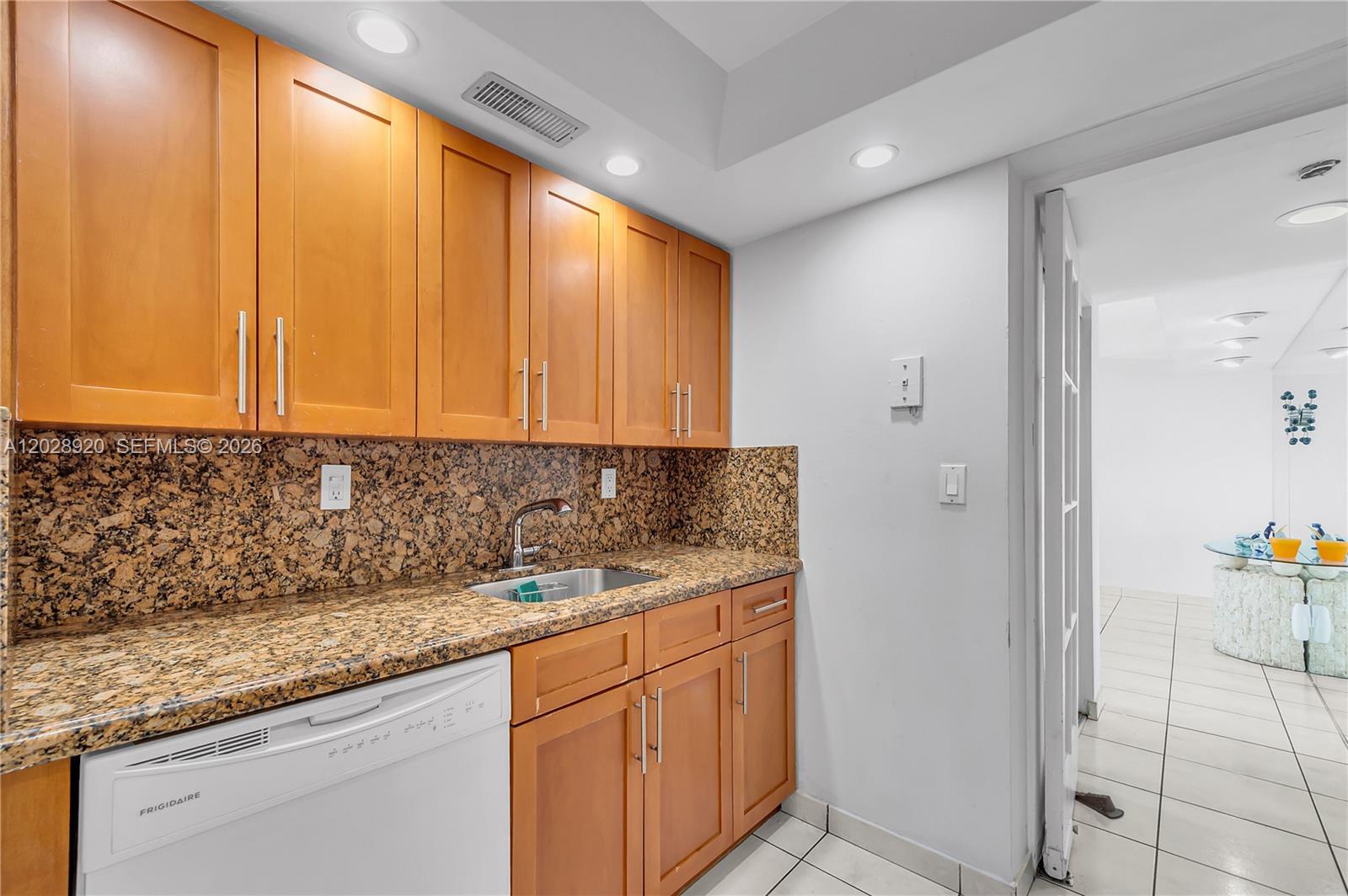 PORTUGAL TOWERS CONDO - Residential