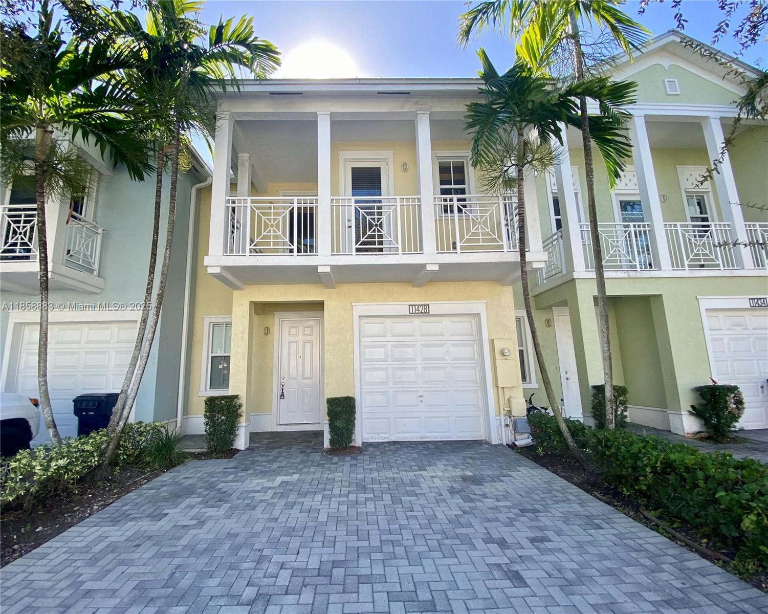 Beautiful Key West Style 3/2.5 Townhouse for Rent, located in an exclusive gated community. Wood cabinets, Stainless Steel Appliances, Granite Counter Tops, Tile on the first floor, and Wood on the stairs and second floor. Clubhouse with Pool, Exercise Room, Entertainment Room, and other amenities. Close to "A" schools, restaurants, supermarkets, shopping malls, and easy access to the major Hwys.