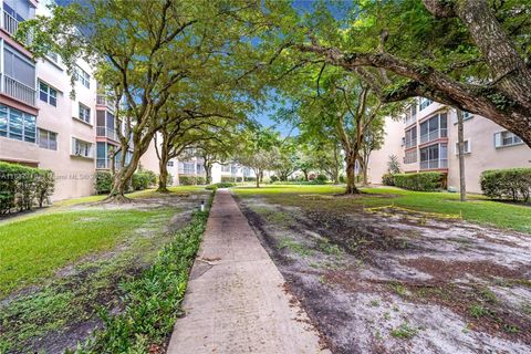 6731 Cypress Rd 303 Plantation FL 33317