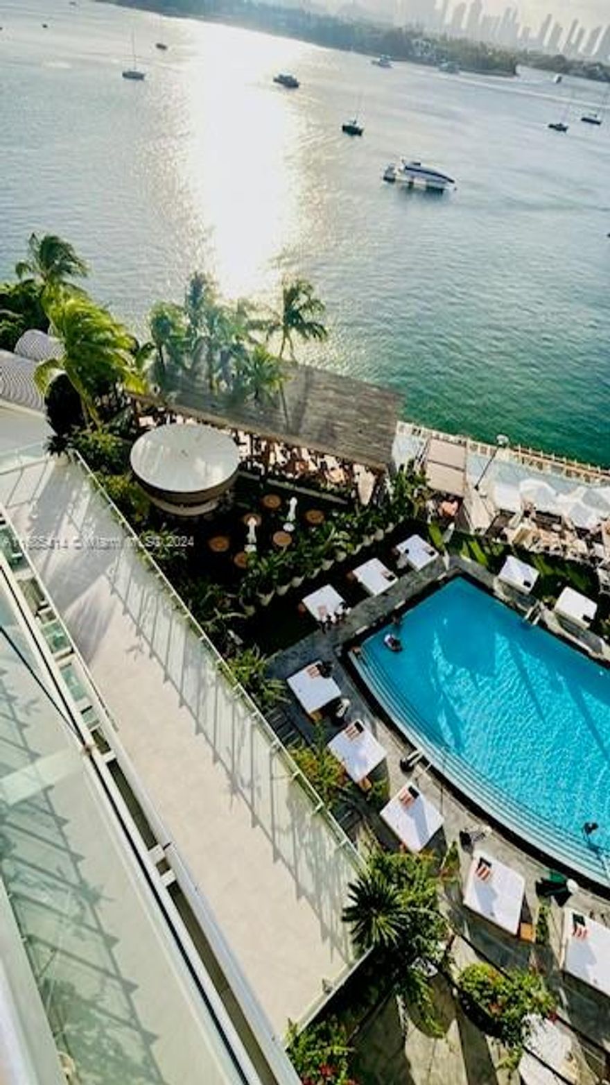 Beautiful large studio apartment with a spectacular direct bay view from the balcony.
Completely furnished.
Central A/C.
This unit is NOT in the condo hotel program, allowing his owner to rent daily with the license from the City of Miami Beach, as short-term rentals are allowed in this building.
The building offers a marvelous pool on the bay, bar & restaurant.
SPA & GYM on the 3rd Floor.
A MUST SEE