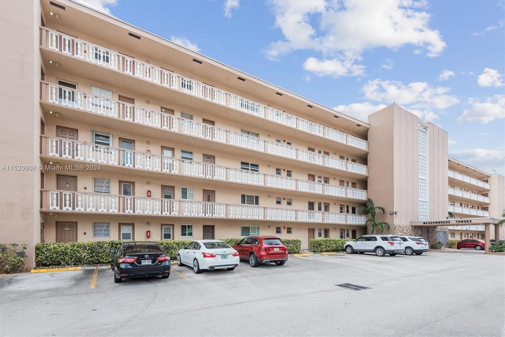 Photo of 233 NE 14th Ave #204, Hallandale Beach, FL 33009 (MLS # A11520608)