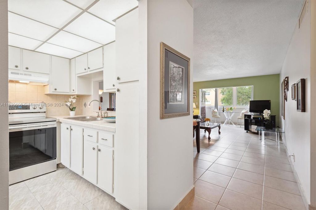 Photo of 233 NE 14th Ave #204, Hallandale Beach, FL 33009 (MLS # A11520608)