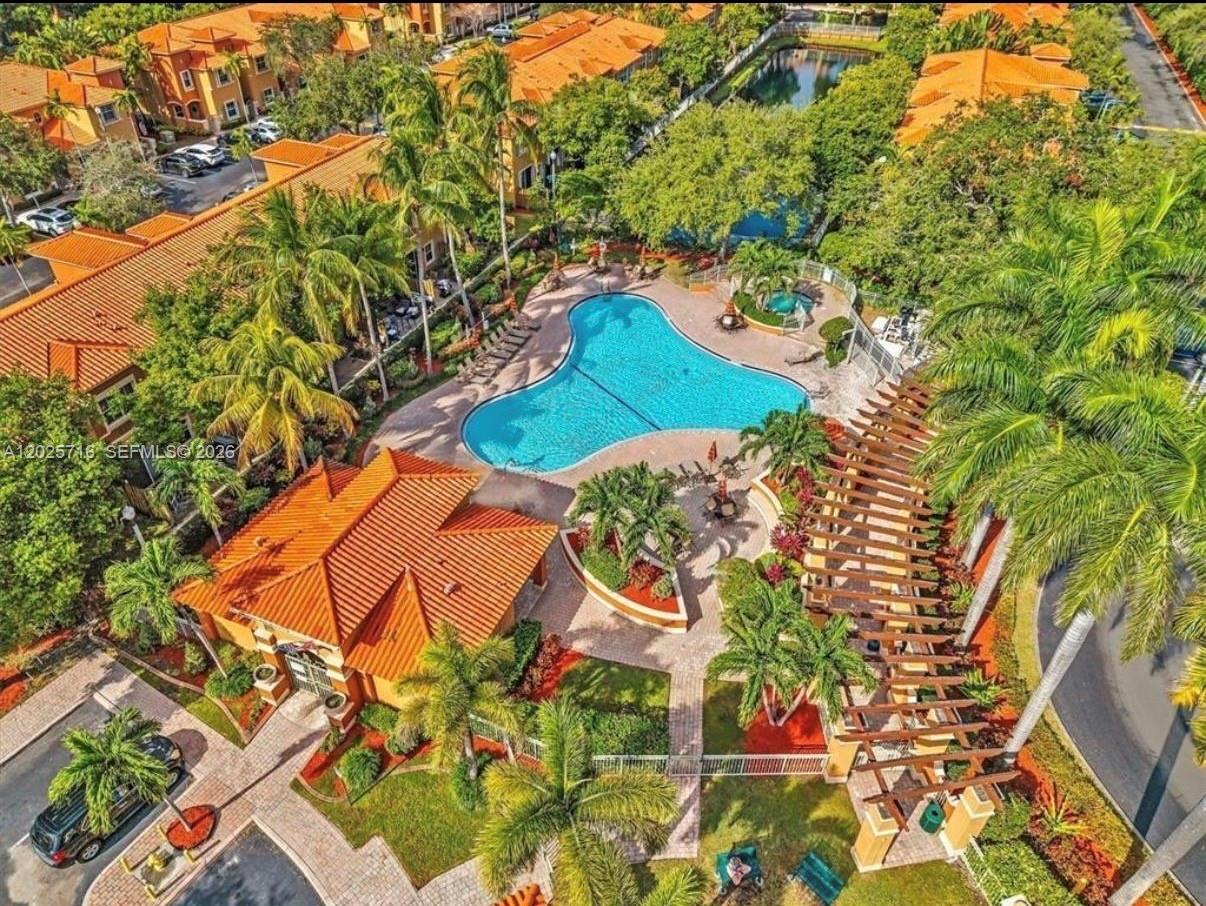 VILLAS AT HARBOR ISLES CO - Residential