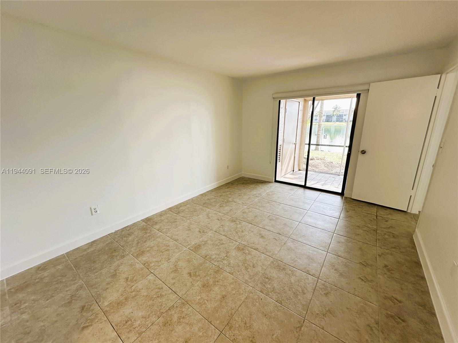 LAKESHORE CONDO 10 - Residential