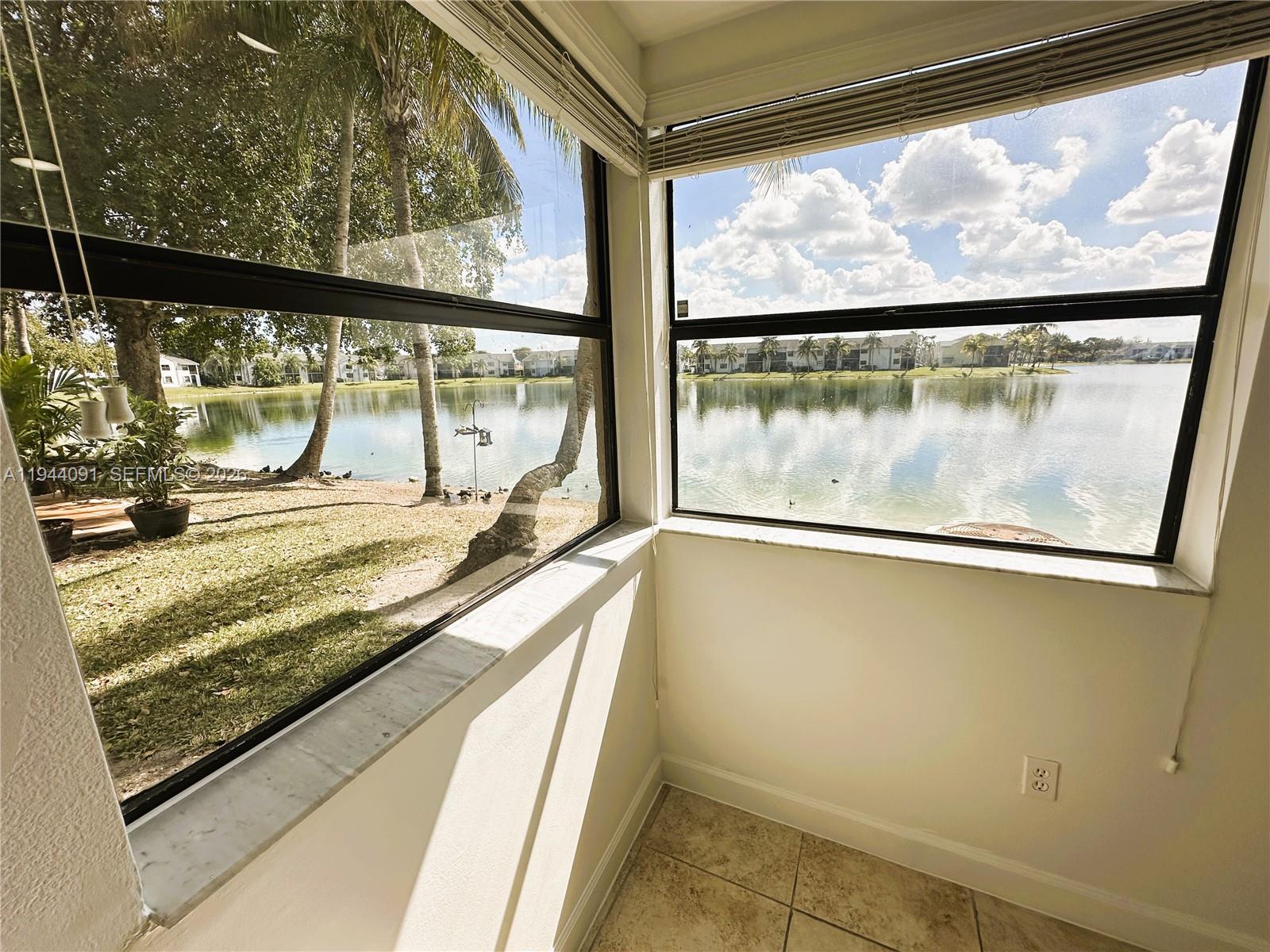 LAKESHORE CONDO 10 - Residential