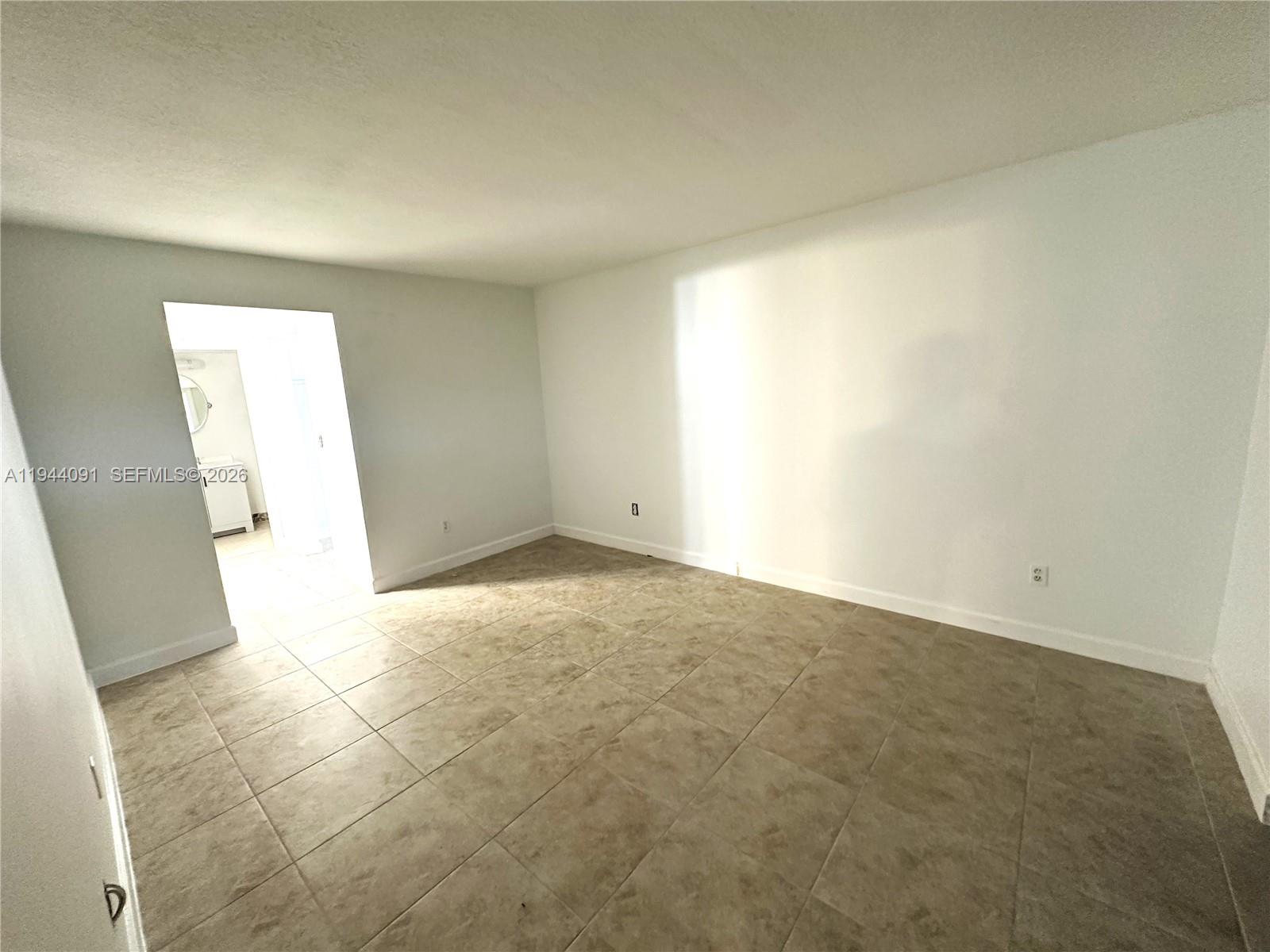 LAKESHORE CONDO 10 - Residential