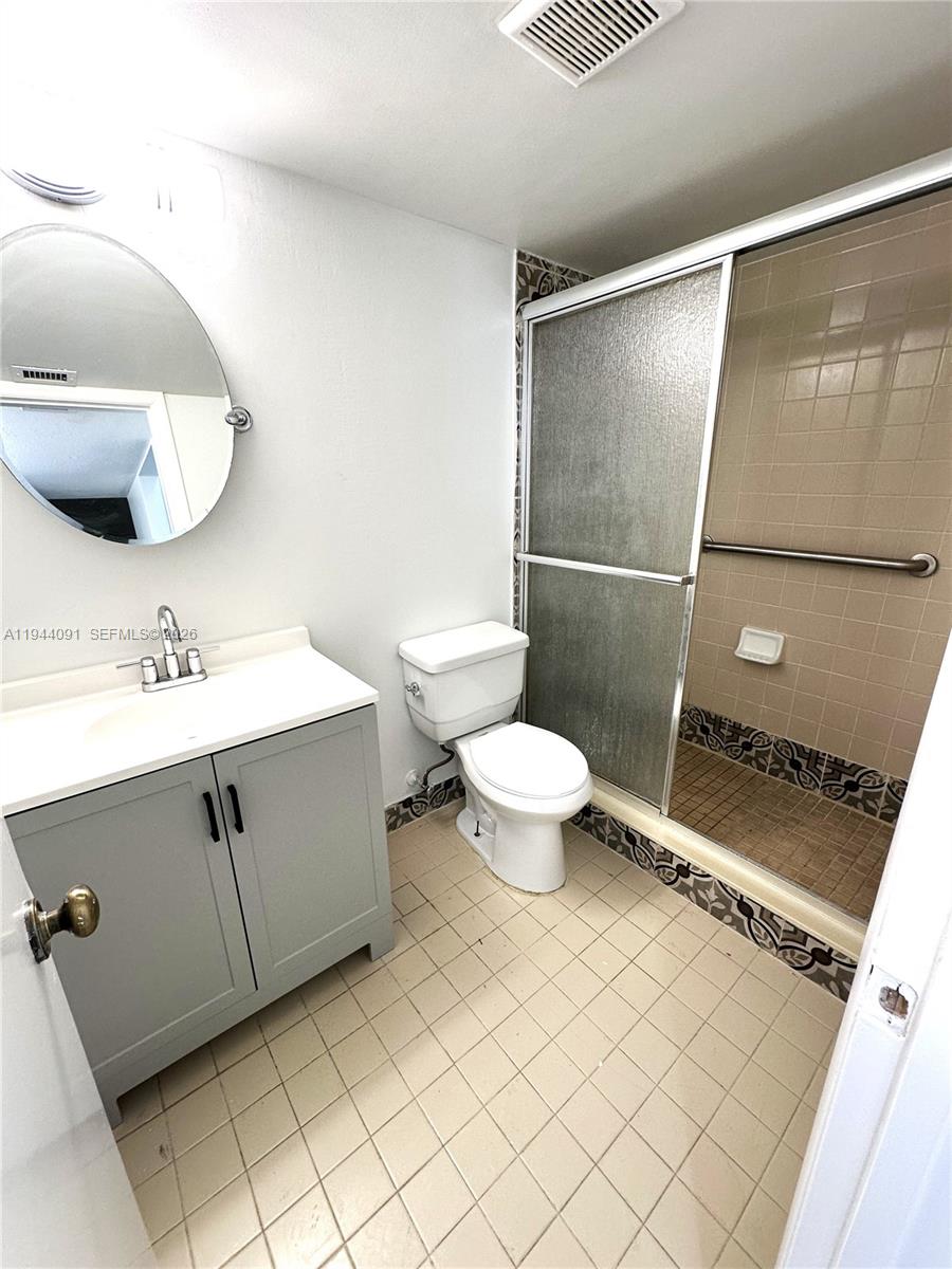 LAKESHORE CONDO 10 - Residential