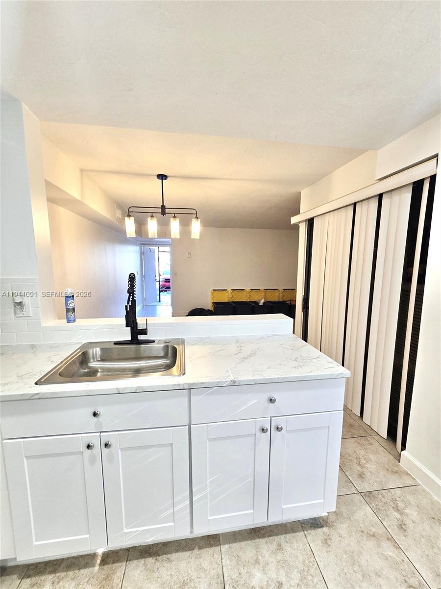 LAKESHORE CONDO 10 - Residential