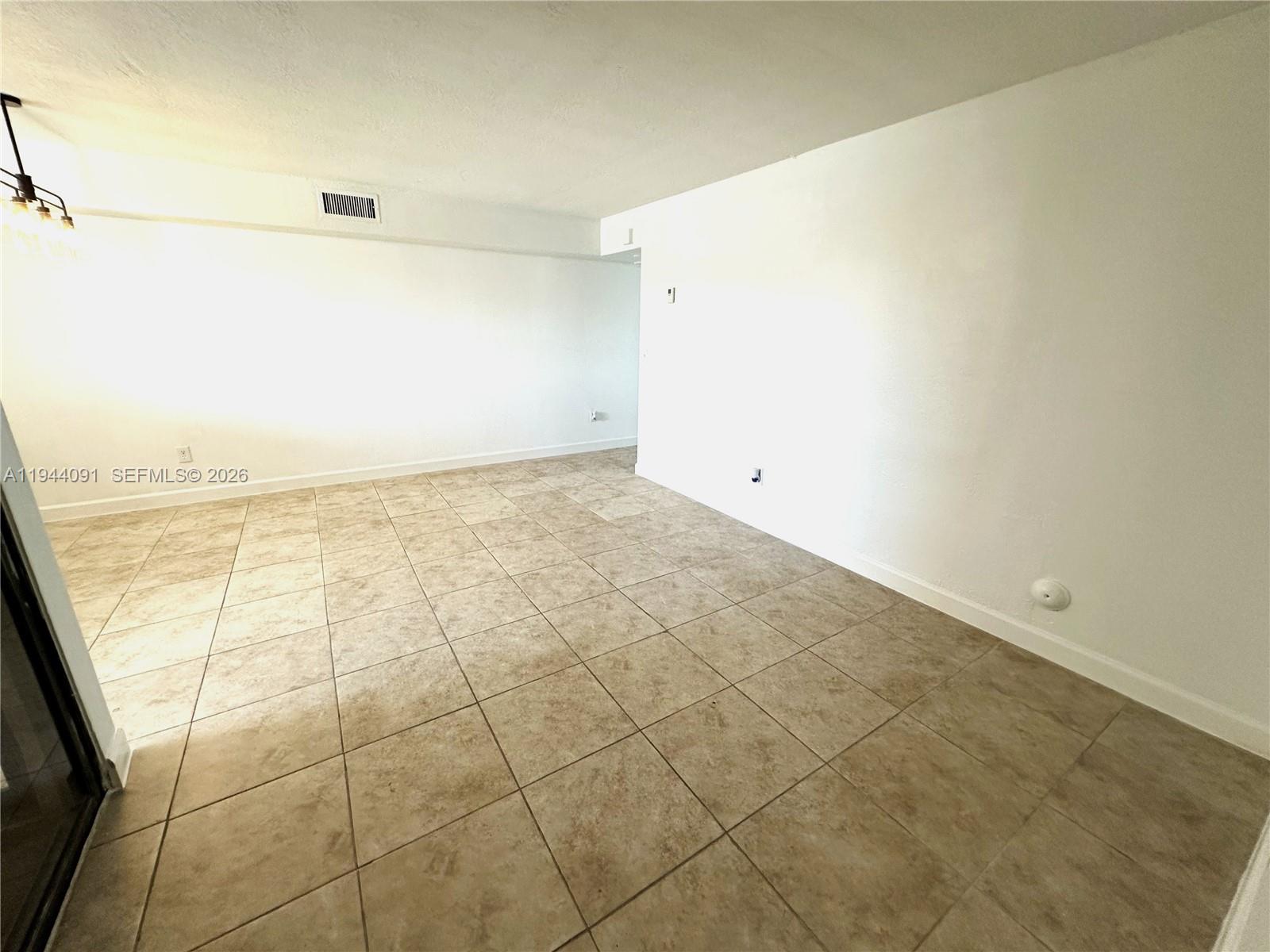 LAKESHORE CONDO 10 - Residential