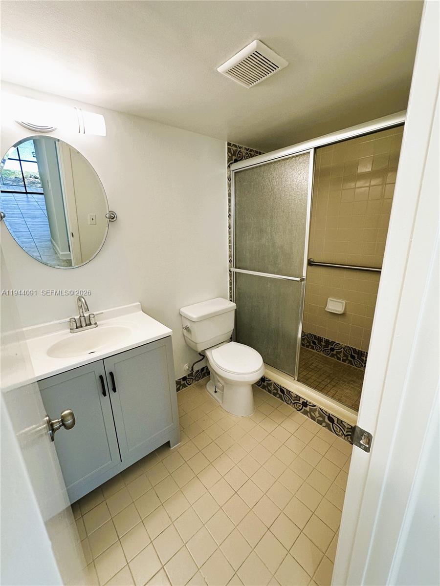 LAKESHORE CONDO 10 - Residential