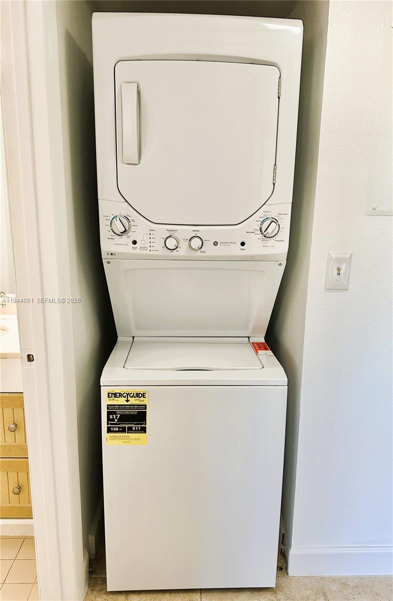 LAKESHORE CONDO 10 - Residential