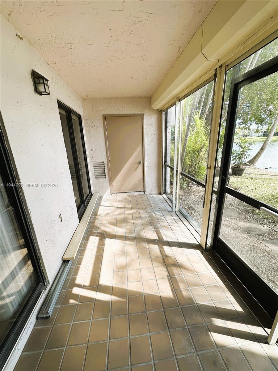 LAKESHORE CONDO 10 - Residential