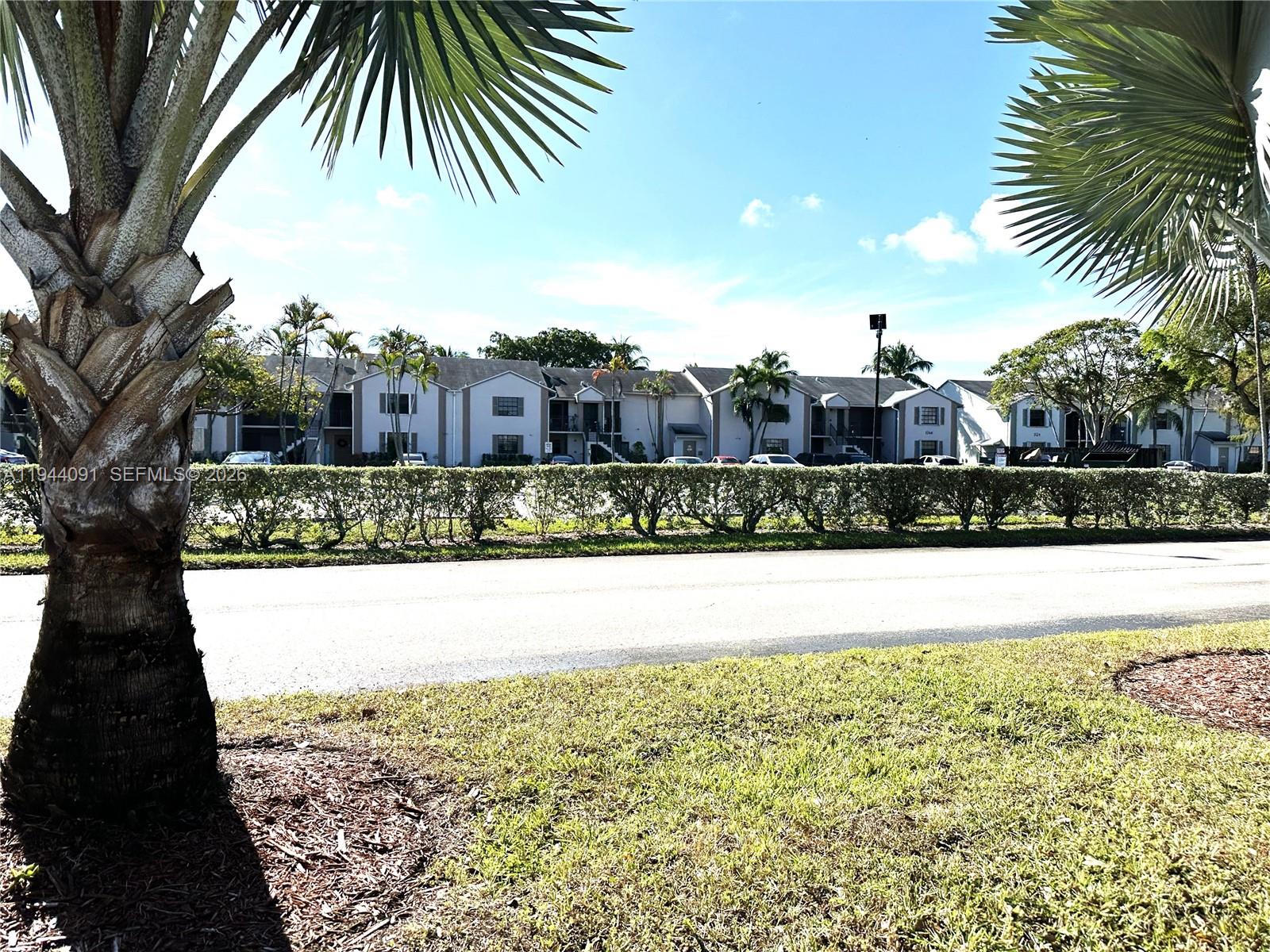 LAKESHORE CONDO 10 - Residential