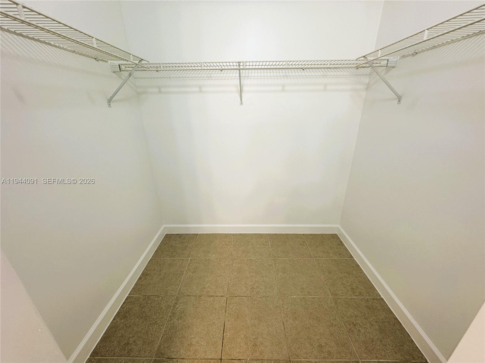 LAKESHORE CONDO 10 - Residential