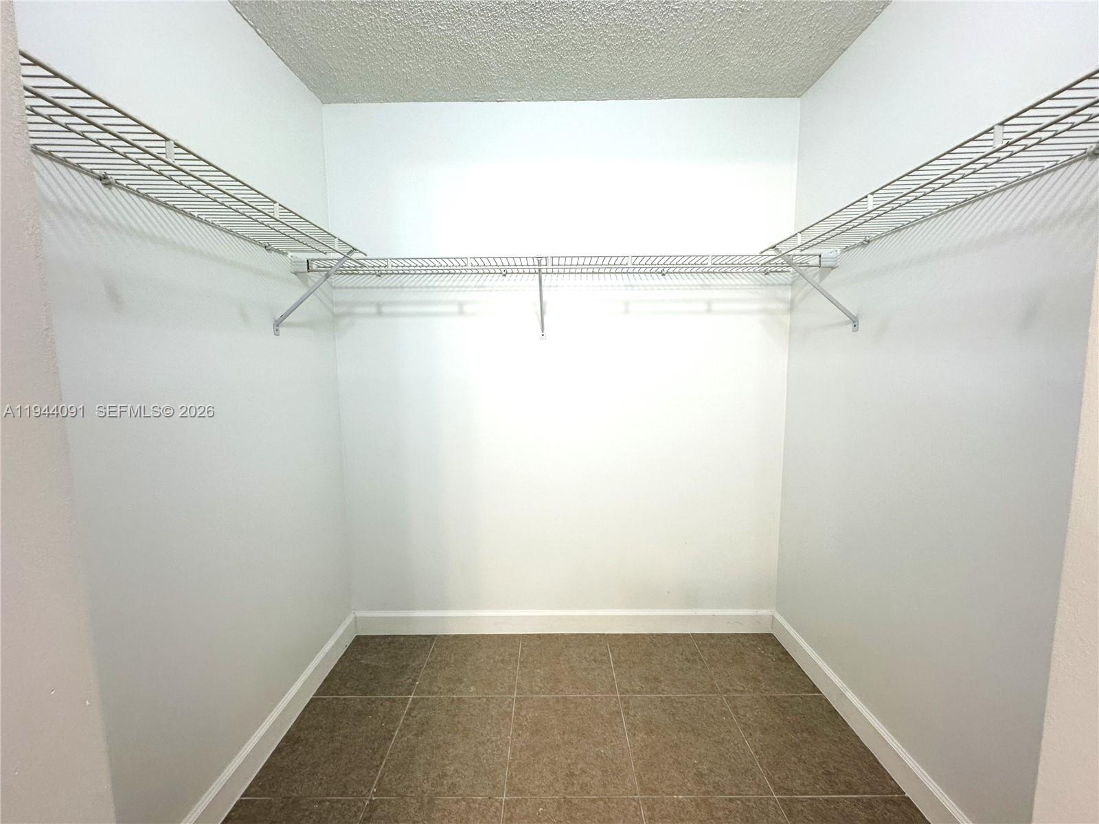 LAKESHORE CONDO 10 - Residential