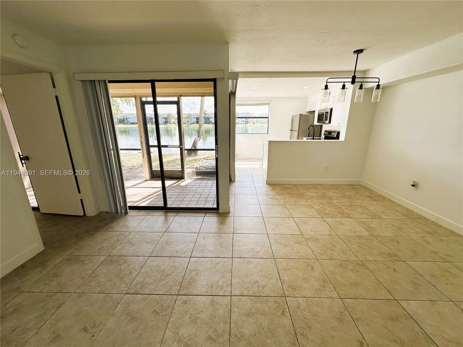 LAKESHORE CONDO 10 - Residential